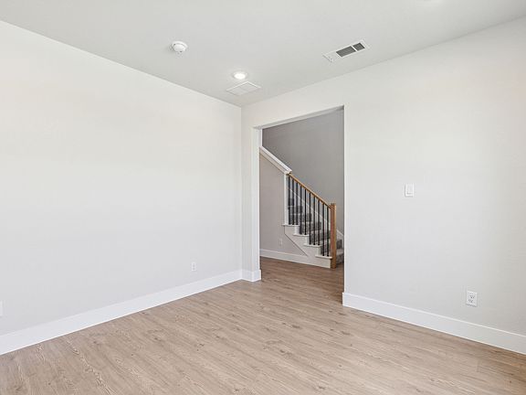 5th image of 2281 Glacier Dr