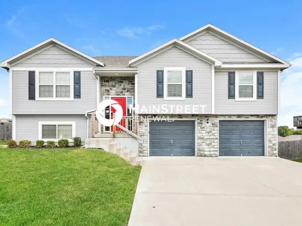 424 Sunflower Dr, Raymore, MO 64083