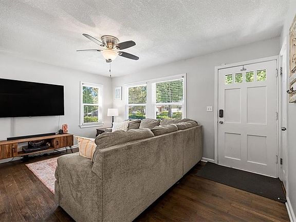 5th image of 411 W 88th St