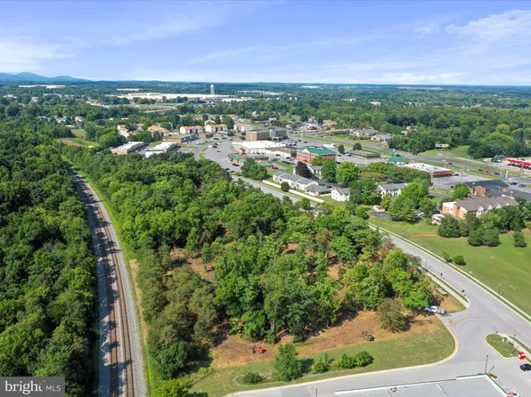 Lutz Ave, Martinsburg, WV 25404