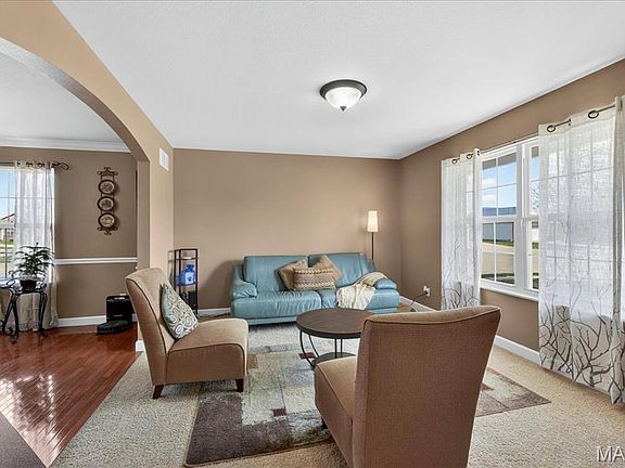5th image of 605 Janet Ct