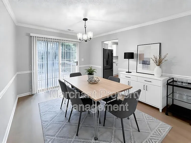 329 Riverside Chase Cir — Photo 8