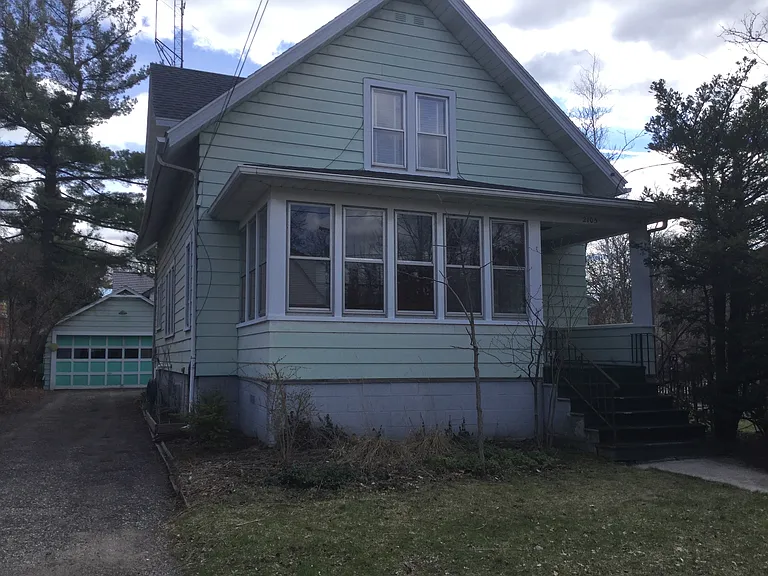 2105 Oakridge Ave — Photo 12