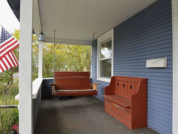 2nd image of 1821 E Heroy Ave