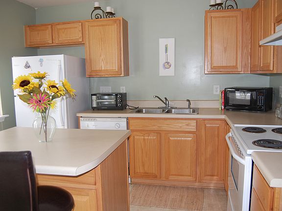 4th image of 1749 Hidden Creek Dr