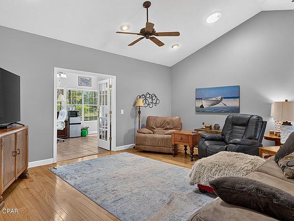5th image of 2712 Marian Dr