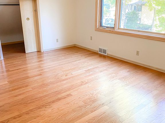 5th image of 3113A W Drury Ln