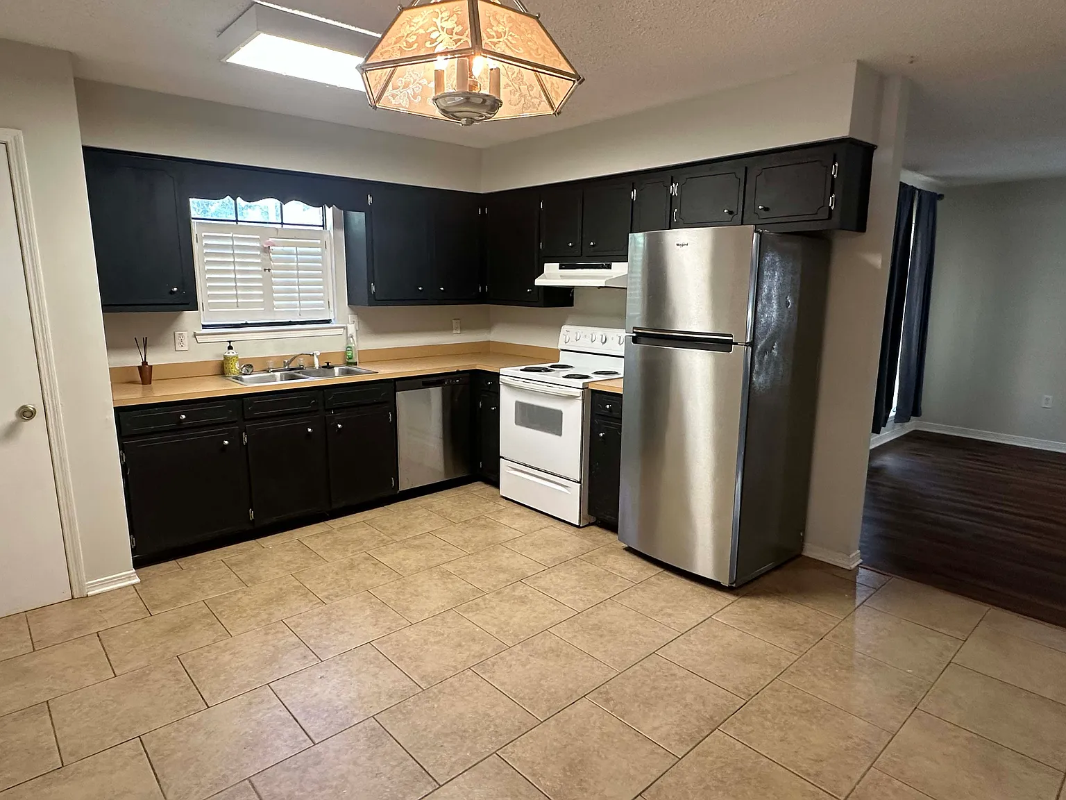 3 bed, 1.5 bath, 1151 sqft, $1,425 — Photo 4