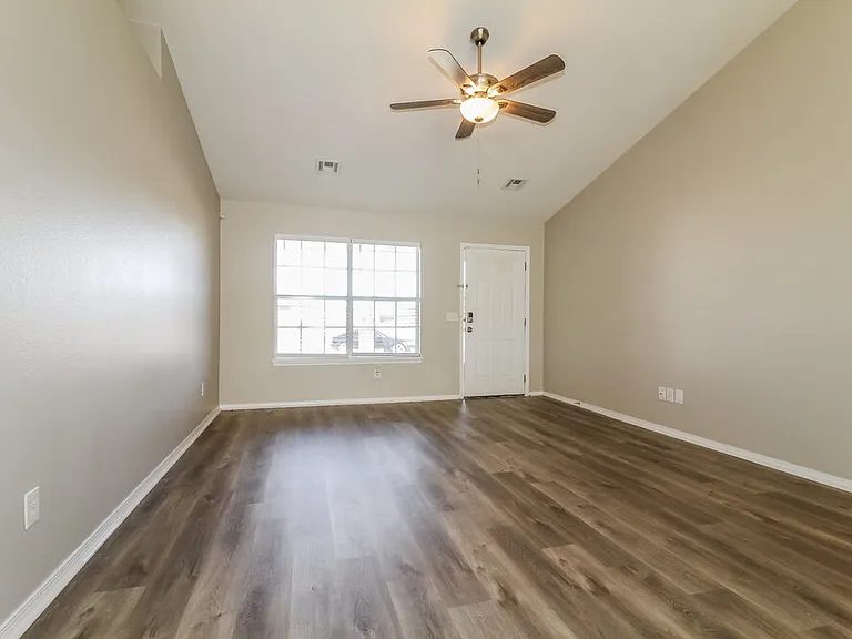 1016 NW 14th Pl — Photo 4