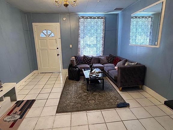 3rd image of 324 Spring Garden St