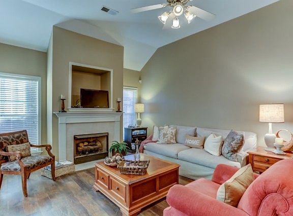 5th image of 8471 Shady Elm Dr