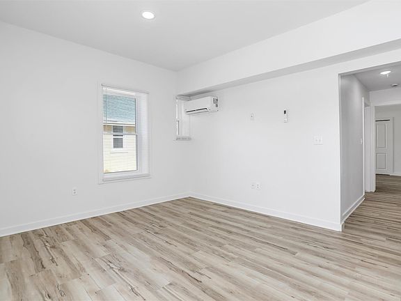 5th image of 799 E Grand Blvd #9