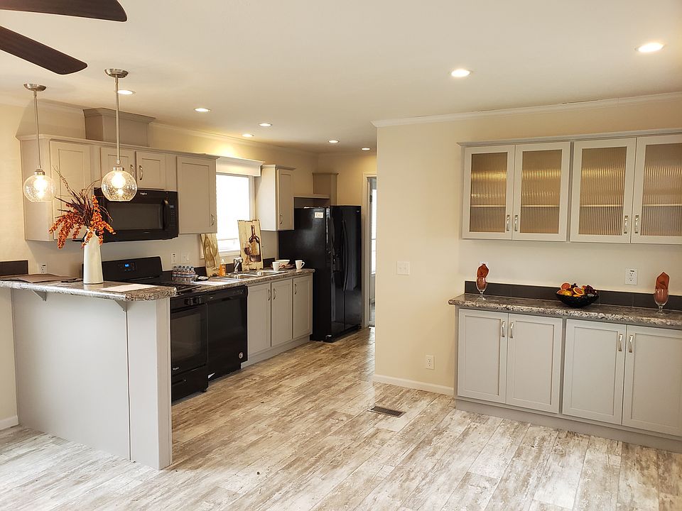 1st image of 2507 214th St N #18