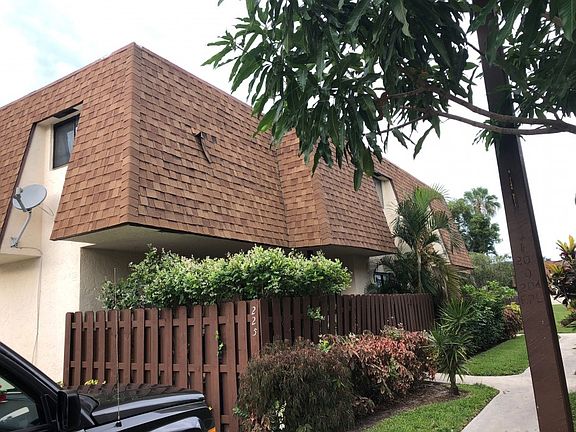 2nd image of 222 San Remo Blvd