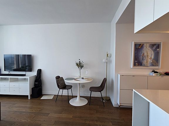 3rd image of 99 Hudson St #1705