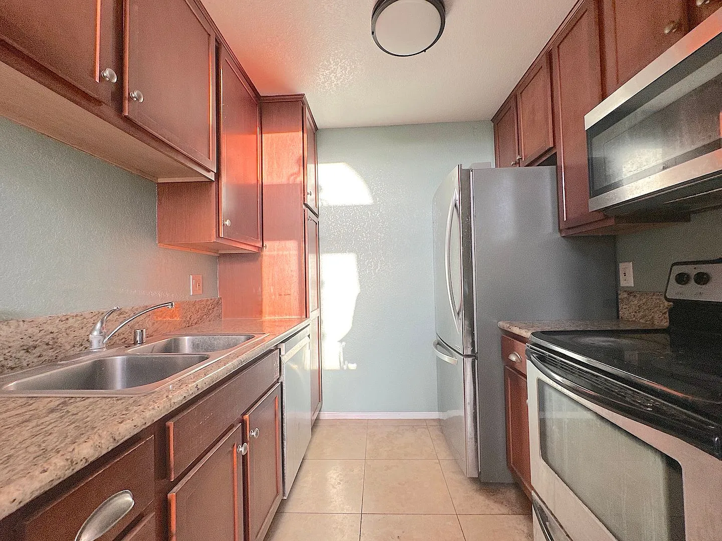 2nd floor 2 bed/ 2 bath condo in North Park/ Normal Heights! 1 car garage, driveway, WD in unit — Photo 3