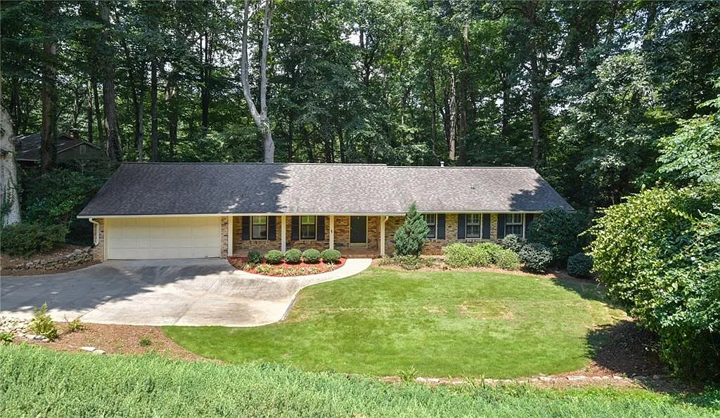 4 bed, 3.0 bath, 2718 sqft, $3,250 — Photo 1