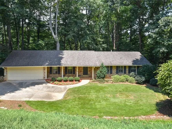 1896 Winchester Trl, Atlanta, GA 30341