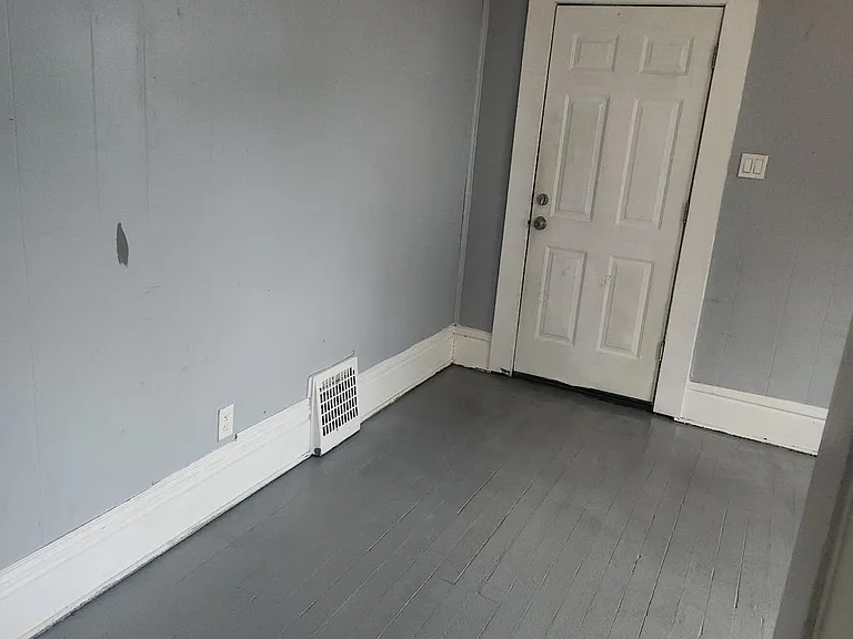 1050 Nathan St — Photo 15