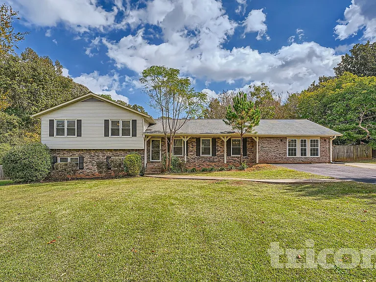 105 Cook Ln — Photo 1