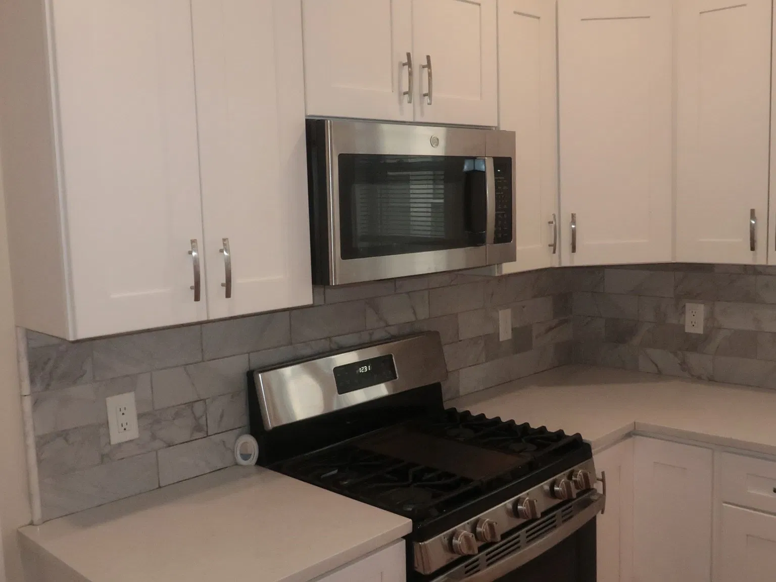 3 bed, 1.0 bath, 800 sqft, $3,000 — Photo 3