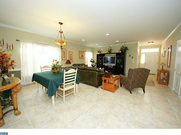 3rd image of 16 Globeflower Ln