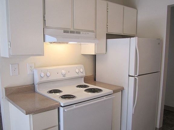 2nd image of 17062 NE Halsey St #322