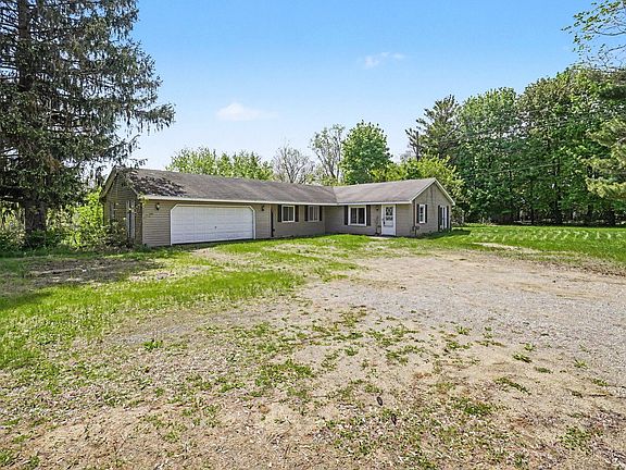 3rd image of 1821 N Lapeer Rd