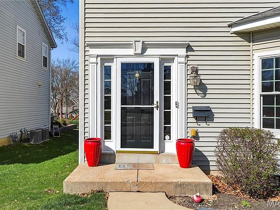 2nd image of 1221 Ruth Dr