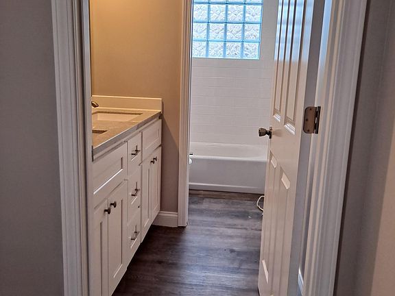 3rd image of 50 Cretin Ave S #50