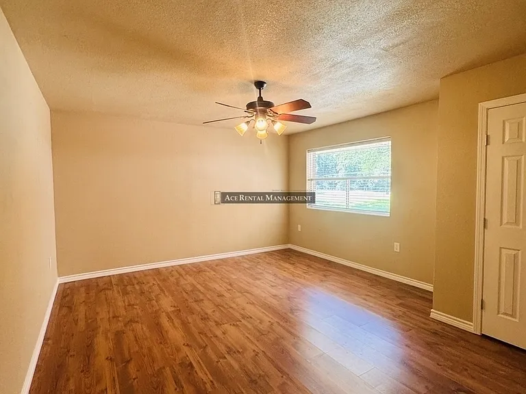 565 E Round Bunch Rd #B — Photo 12
