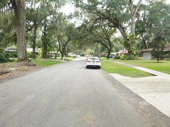 4th image of 115 Oak Sq S