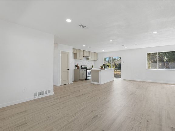 3rd image of 4114 Colgate Ln