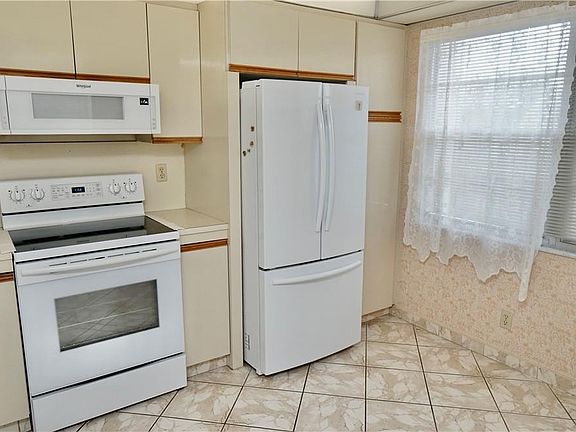 2nd image of 3201 Portofino Pt #D2