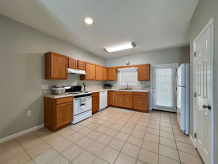 Rand Powell Apartment Homes — Photo 31