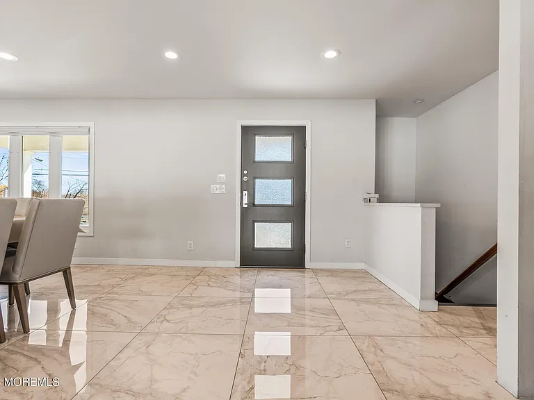 866 Red Oaks Dr — Photo 6