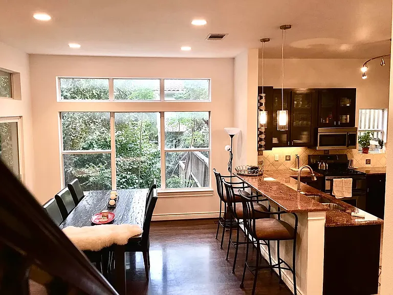 605 Upson St — Photo 3
