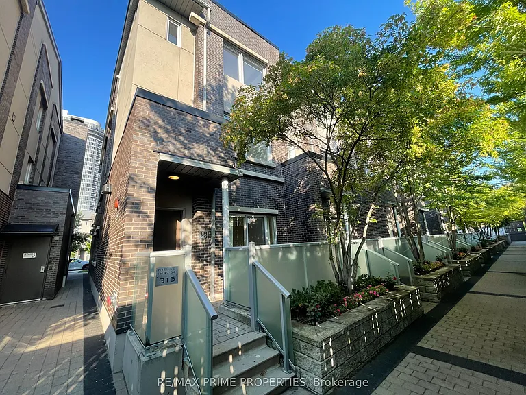 315 Village Green Sq #Townhouse 69 — Photo 2