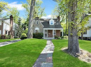 22 Cary Rd, Great Neck, NY 11021