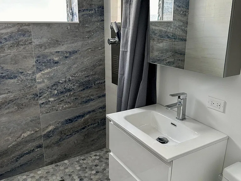 1407 Meridian Ave — Photo 3