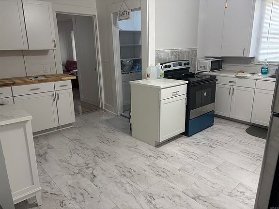 3rd image of 524 3rd Ave