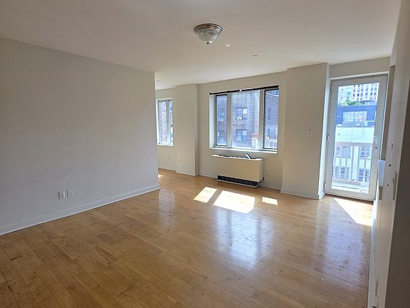 4th image of 312 W 53rd St APT 5D