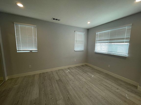 4th image of 938 N Mariposa Ave #938