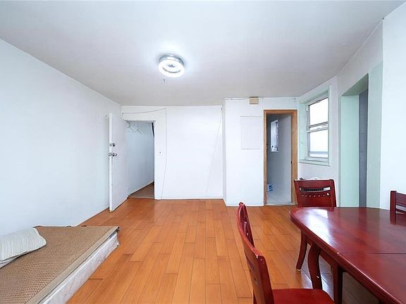 4th image of 1026 39th St