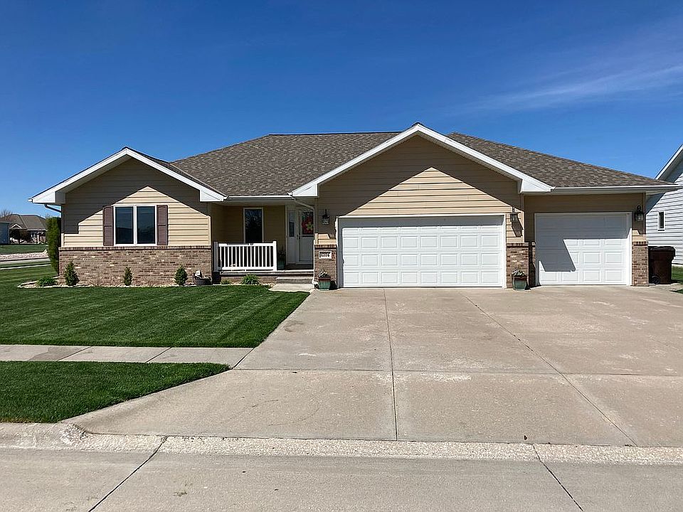 Ranch with 3 car garage