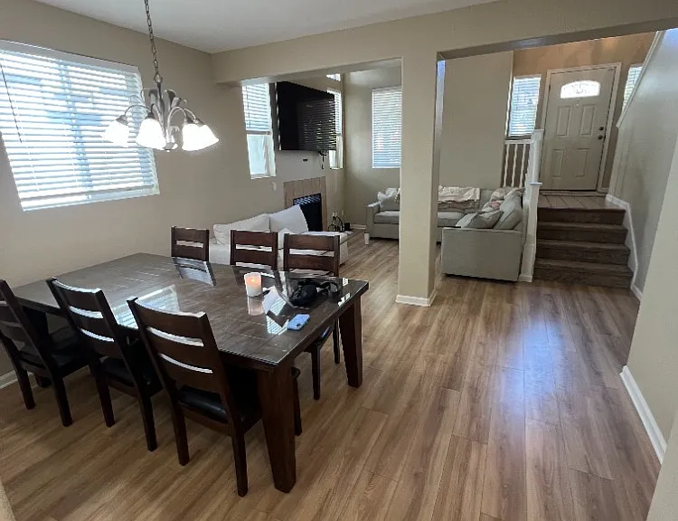 922 Oxford Ln — Photo 8