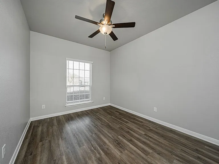 517 Fallbrook Dr — Photo 43