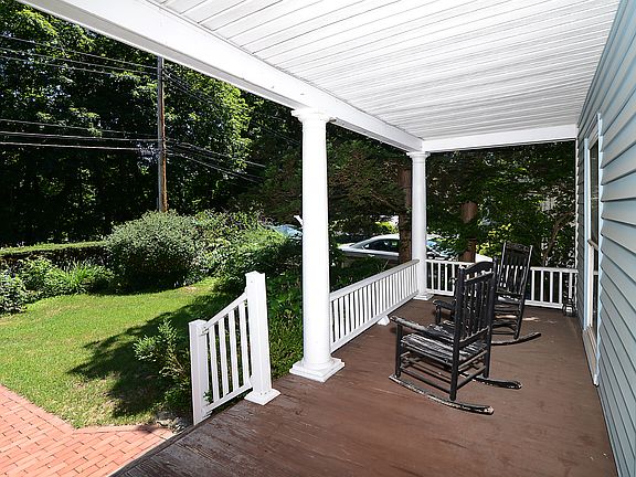 4th image of 10 Pleasant Ave