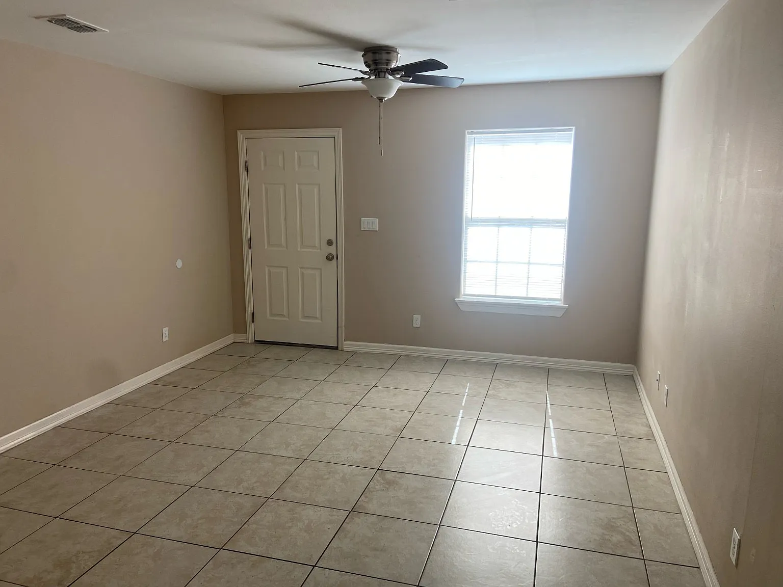 3 bed, 2.5 bath, 1130 sqft, $1,500 — Photo 3