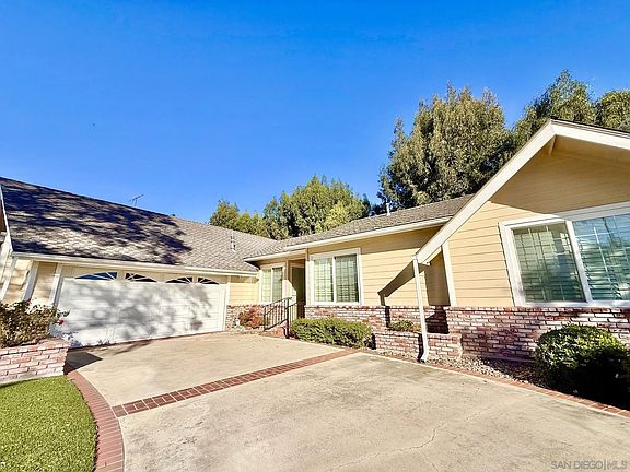 3rd image of 2034 S Flippen Dr